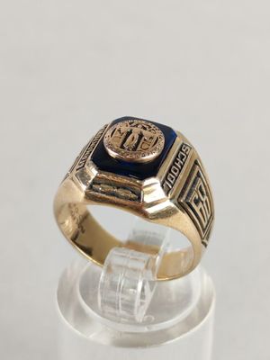 BAGUE CHEVALIERE en or jaune (750/°°°) d'une école américain…