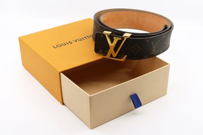 Ceinture Louis Vuitton en cuir noir avec boucle dorée
