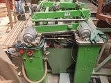 a picture of a machine that is sitting in a warehouse