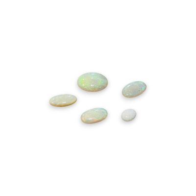 Lot d'opales sur papier. Poids : 36,62 cts.