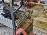 un chariot posé au milieu d'une pièce