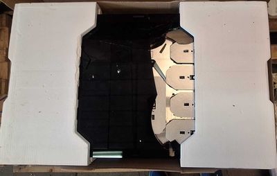 une boîte en carton contenant un ordinateur