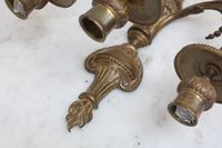 Paire d'appliques à trois bras de lumière en bronze doré, le… (photo 3)
