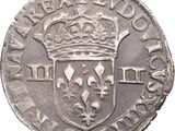 gros plan d'une pièce de monnaie surmontée d'une couronne