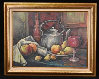 une nature morte représentant des pommes et une théière