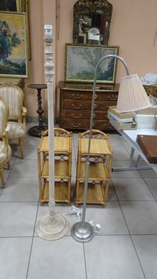 une image d'un salon avec beaucoup de meubles