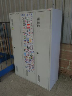 Armoire vestiaire 3 portes grises 120x50xh180, Mise à prix 3… - Photo 1