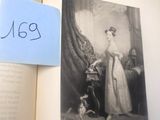 un livre ouvert sur lequel figure l'image d'une femme et d'un chien