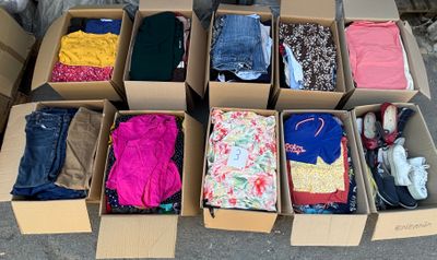 Lot de 10 cartons de vêtements et chaussures assortis – poid…