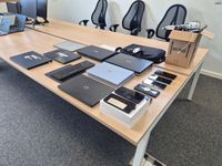 Matériel informatique comprenant 2 ordinateurs réinitialisés…