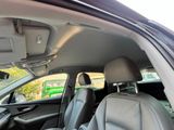 vue sur les sièges arrière d'une voiture depuis le siège passager