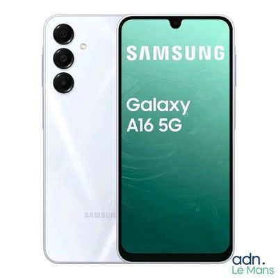 un gros plan d'un Samsung A40 5G blanc à côté d'un Samsung A40 5G blanc