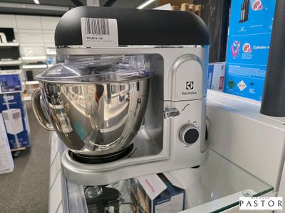 une photo d'un robot de cuisine KitchenAid dans un magasin