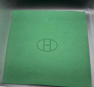 a green piece of paper with the letter e on it