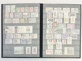 un livre avec beaucoup de timbres