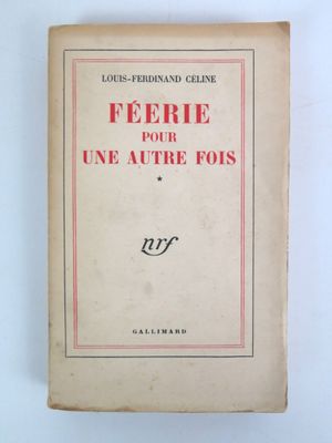 le livre est ouvert sur une page blanche bordée d'un liseré rouge