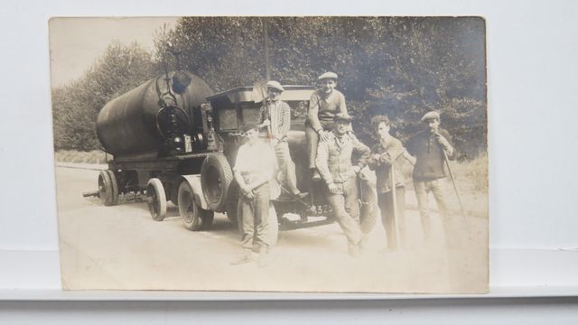 Divers Goudronnage d’une route. Carte-photo à situer. TBE.