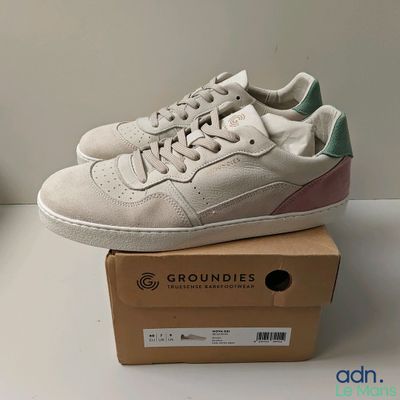 Chaussures adidas Continental blanches rehaussées de touches de rose et de vert