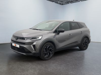Le nouveau SUV Toyota C-HR est exposé dans un showroom