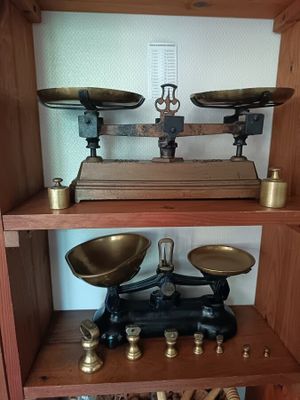a wooden shelf with two scales on top of it