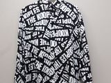 un t-shirt noir et blanc avec des inscriptions blanches