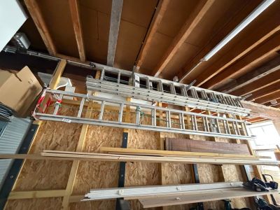 une photo d'une pièce en cours de rénovation