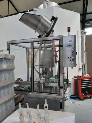 une photo d'une machine dans une usine