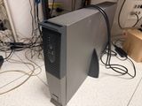 une image représentant un ordinateur de bureau équipé d'un disque dur