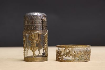 two different types of silver and gold items on a table