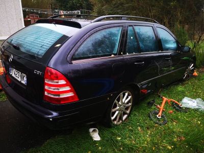 Non Roulant: Mercedes Classe C, BY-423-NK, Mec 14/06/2005, 8…