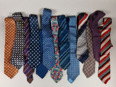 Fort lot de 13 cravates en soir dont HERMES, Christian DIOR,…