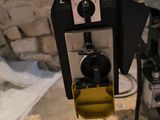 a machine that is sitting on the floor in a room