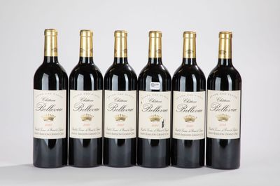 six bouteilles de vin rouge alignées