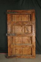 Ancienne porte de mazot en pin à gros clous en fer forgé, à … (photo 3)