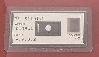 Un diamant sur papier (scellé) accompagné de son certificat …
