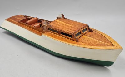 71 / G3 / Maquette de vedette en bois 13,5 x 51,5 cm (…