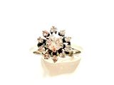une image représentant une bague sertie d'un diamant et de pierres noires et blanches