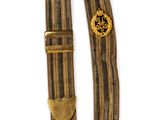 une sangle de guitare à l'ancienne, ornée d'un bouton en bois
