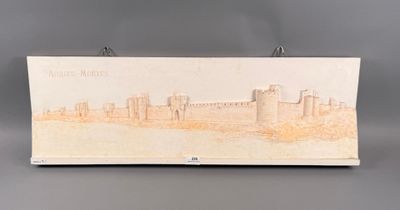 Rare maquette en relief en plâtre patiné par AZAÏS, Aigues-M…