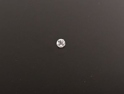 l'image d'un diamant isolé sur un fond noir