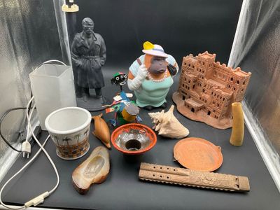 many items that are sitting on a table together