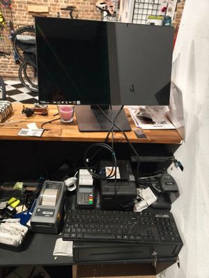 SYSTEME DE CAISSE comprenant un écran tactile ILYAMA Prolite… - Photo 1