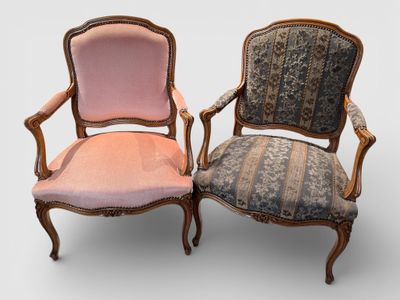 PAIRE DE FAUTEUILS en bois sculpté de la fleurettes - Photo 1