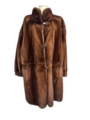 manteau de fourrure marron sur un mannequin mannequin mannequin mannequin mannequin mannequin mannequin mannequin mannequin