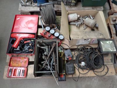 un grand nombre d'outils sur une palette