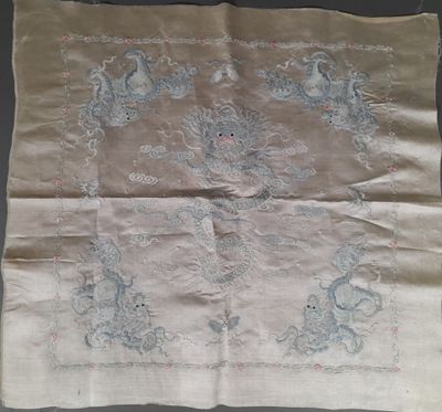 gros plan d'un morceau de tissu sur lequel est dessiné un motif