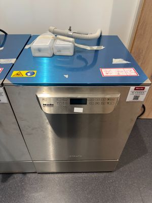 1er ETAGE - LAVEUR STERILISATEUR, PG8583 MIELE PROFESSIONAL …