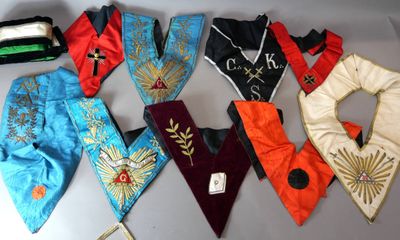 Franc-maçonnerie. Fort ensemble de sautoirs (dont un avec bi…