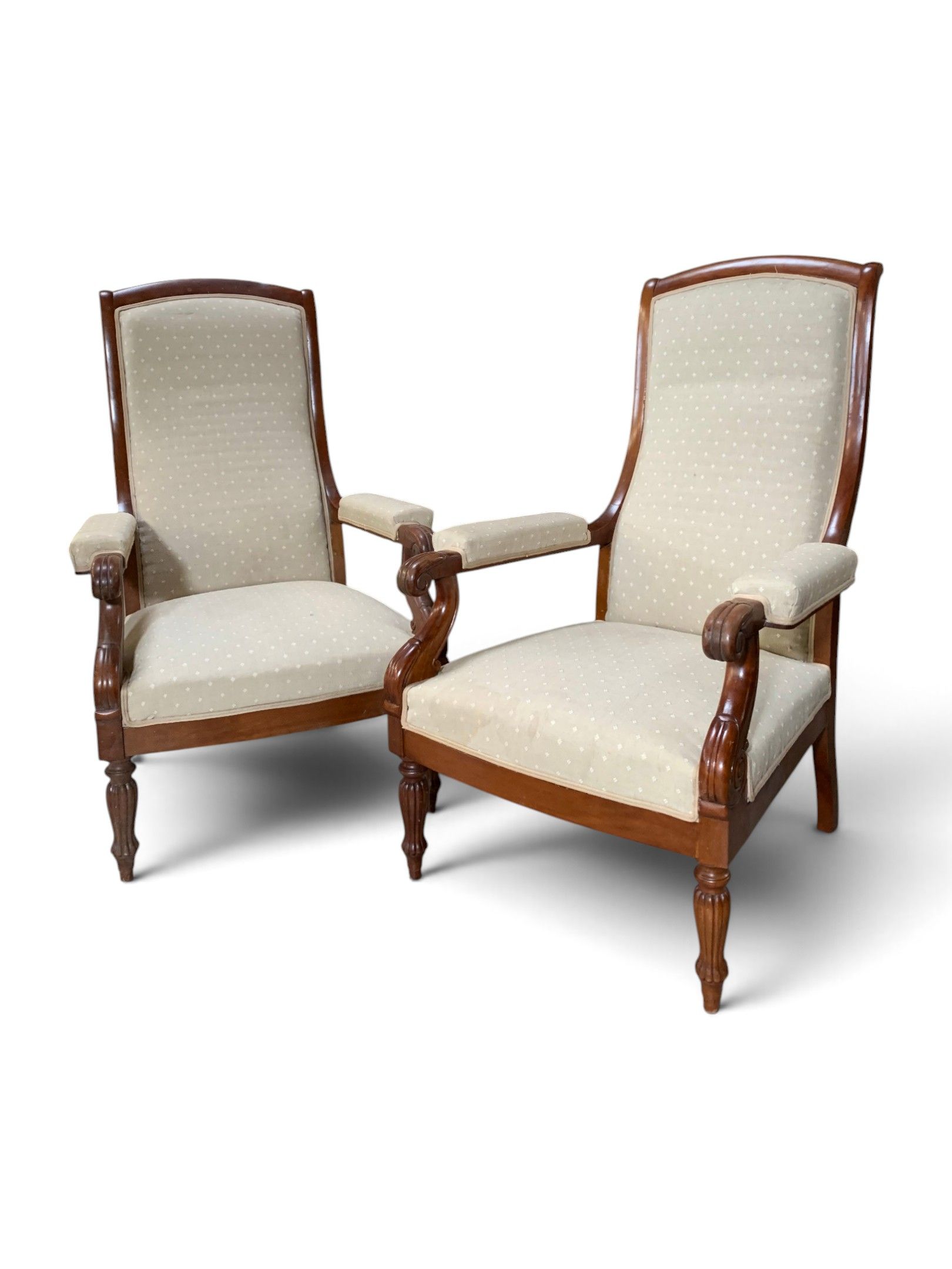 Paire de fauteuils Voltaire en acajou, placage d'acajou, les…