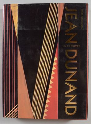 une image représentant un livre dont la couverture est ornée d'un motif